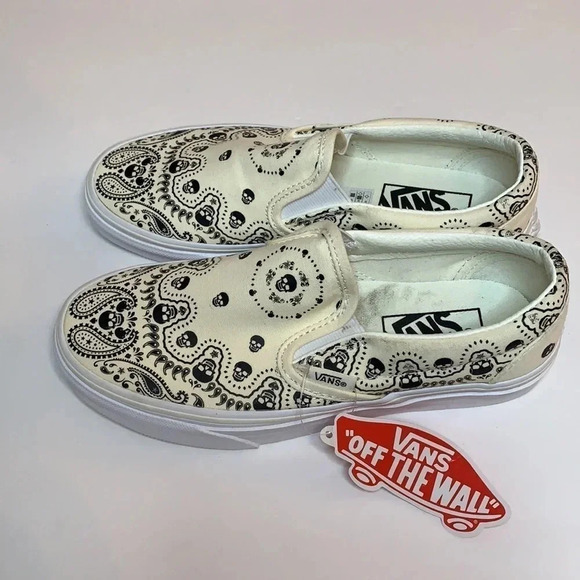 VANS Skull Print Shoes Classic Slip On Youth 4 New - Picture 2 of 9